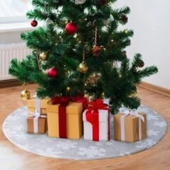 White Snowflake Christmas Tree Skirt 36in -Christmas Decoration Shop 6 e1e1c241 45d0 4770 961b d753cb2c1dc5 600x600 1