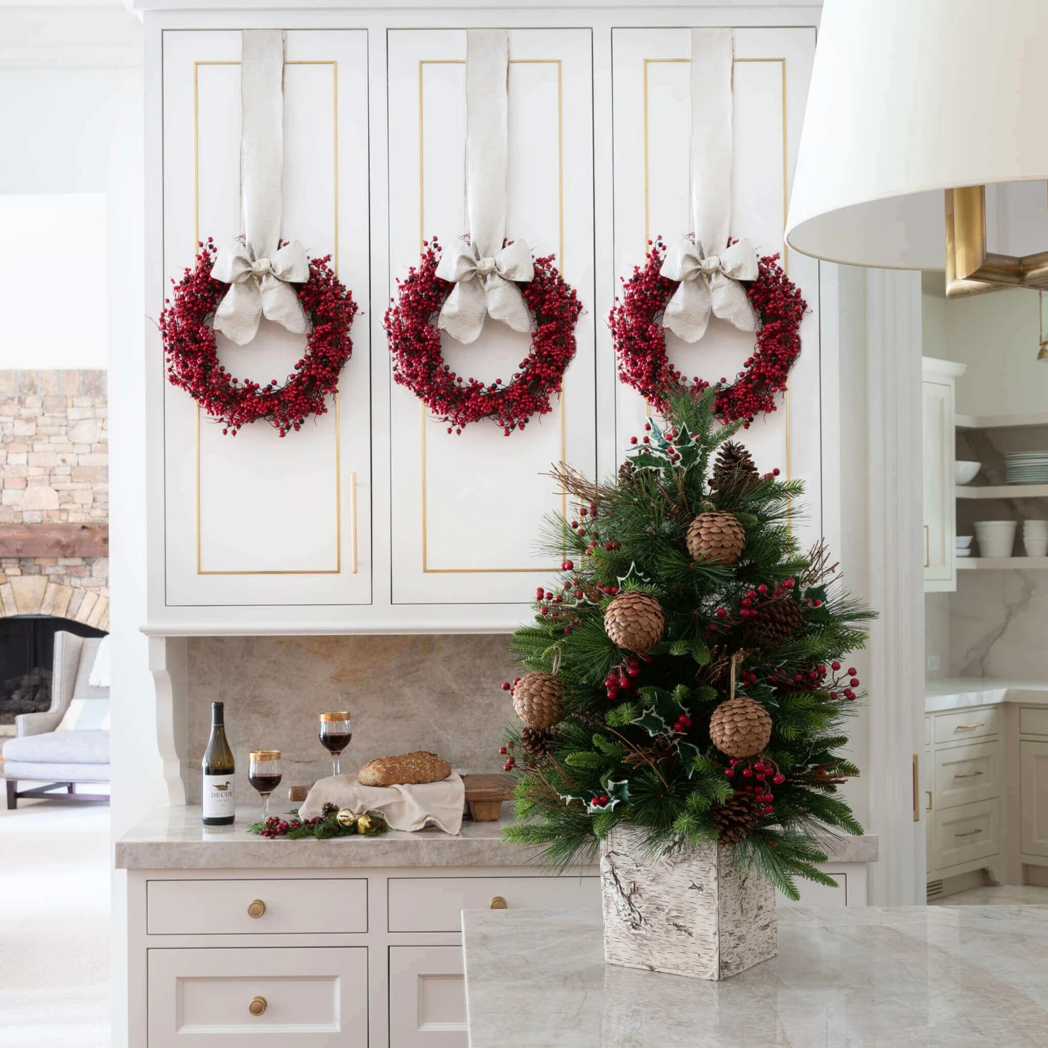 King Of Christmas Pine Cone Ornament (4 Pack) 4 King Of Christmas Pine Cone Ornament (4 Pack) - Image 2