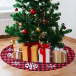 Red And Black Plaid Tree Skirt With Snowflake 36in 12 Red And Black Plaid Tree Skirt With Snowflake 36in -Christmas Decoration Shop Red and Black Plaid Tree Skirt with Snowflake 36in 2 600x600 1