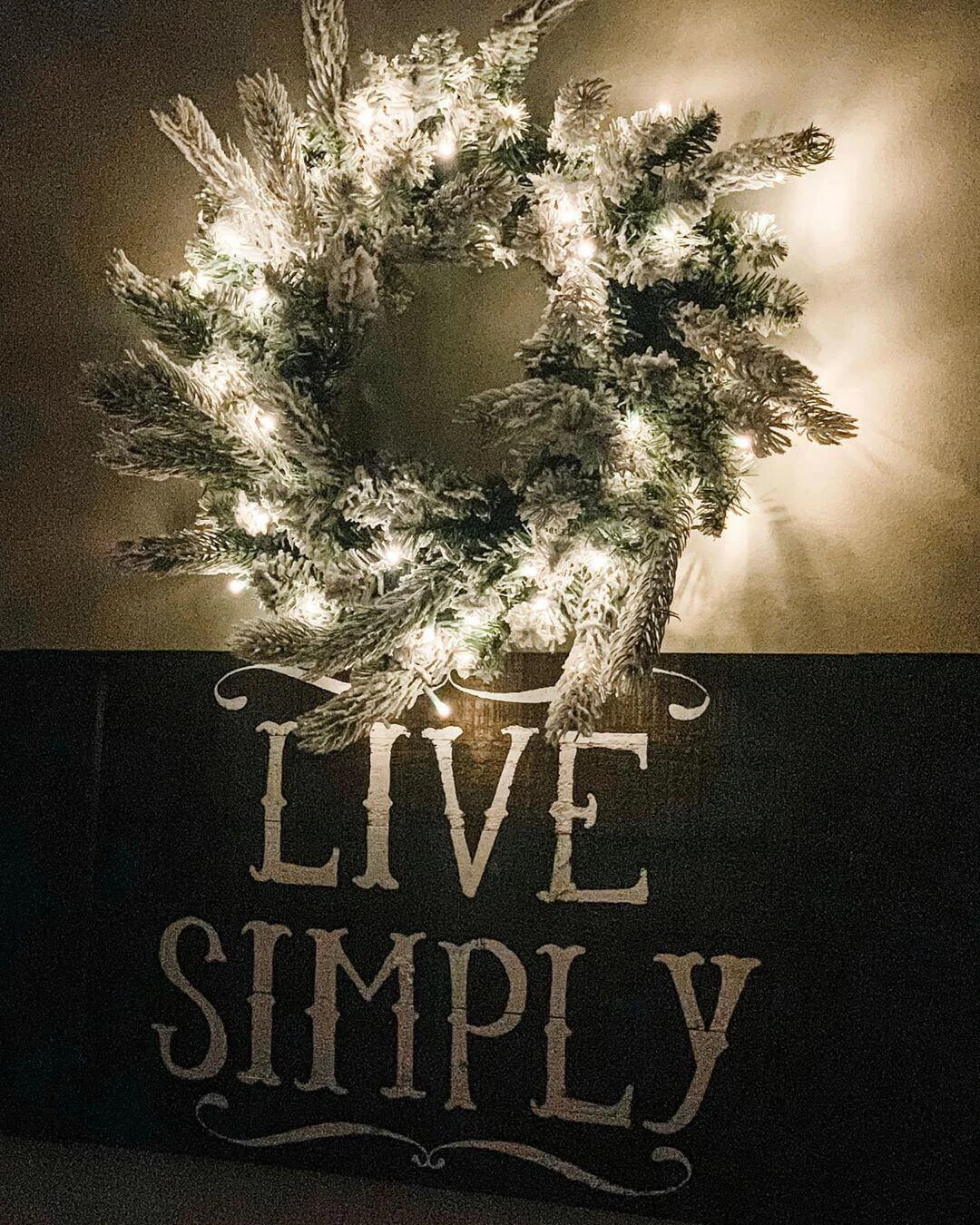 King Of Christmas 24" King Flock® Wreath With Warm White LED Lights (Battery Operated) 11 King Of Christmas 24" King Flock® Wreath With Warm White LED Lights (Battery Operated) - Image 9